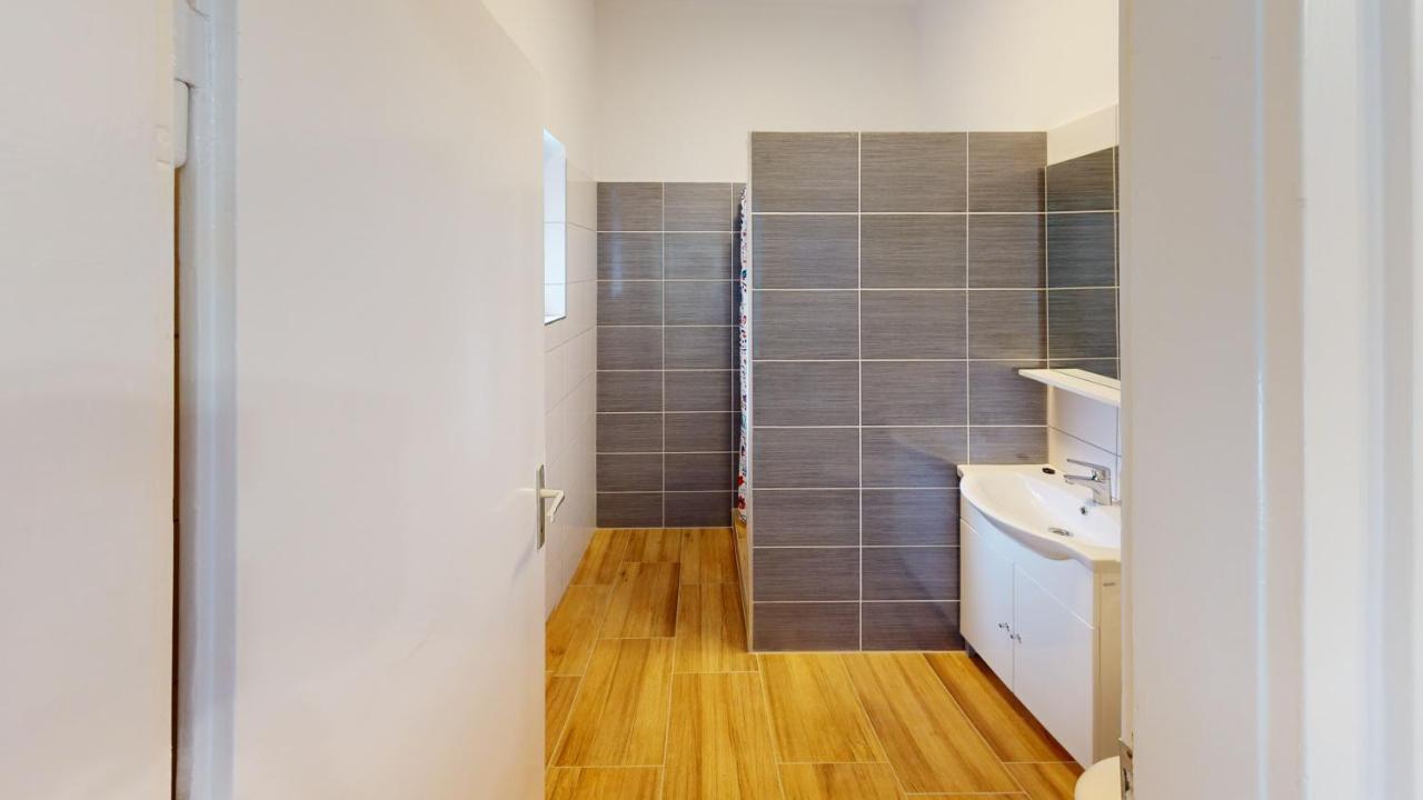 Family Apartman Μίσκολτς Εξωτερικό φωτογραφία