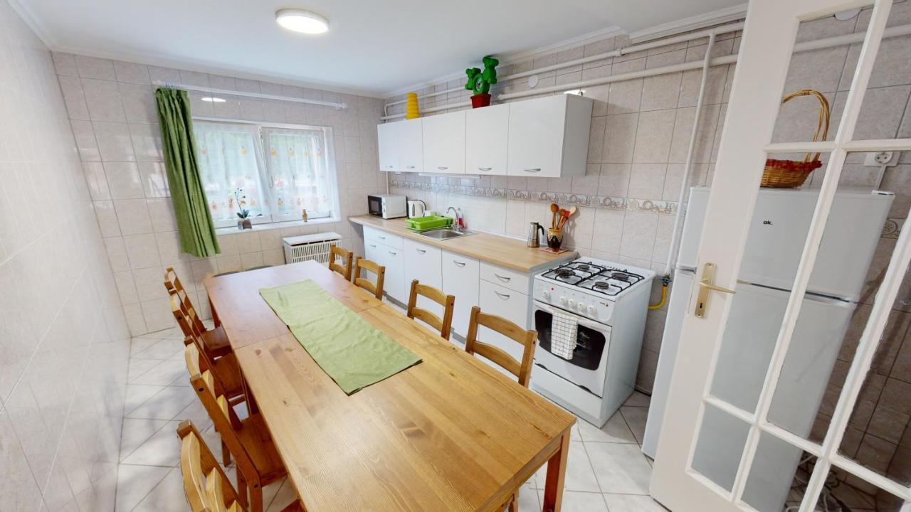 Family Apartman Μίσκολτς Εξωτερικό φωτογραφία