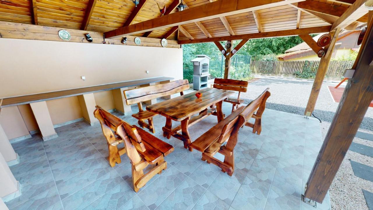Family Apartman Μίσκολτς Εξωτερικό φωτογραφία