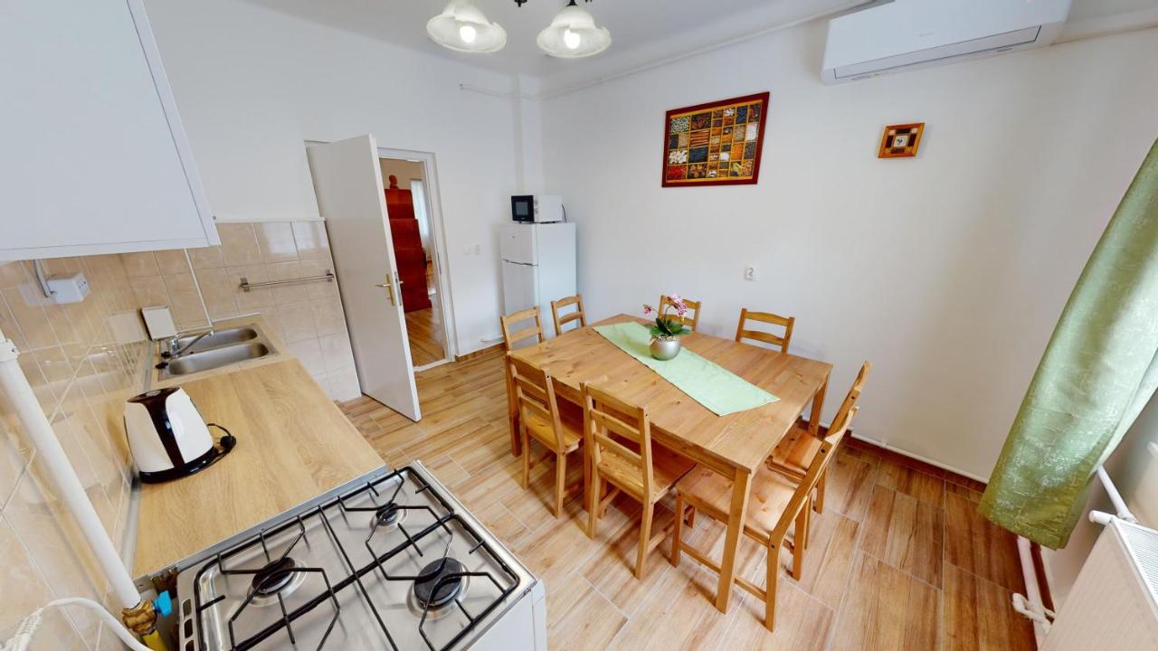 Family Apartman Μίσκολτς Εξωτερικό φωτογραφία