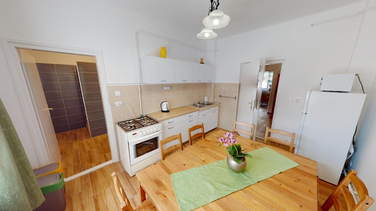 Family Apartman Μίσκολτς Εξωτερικό φωτογραφία