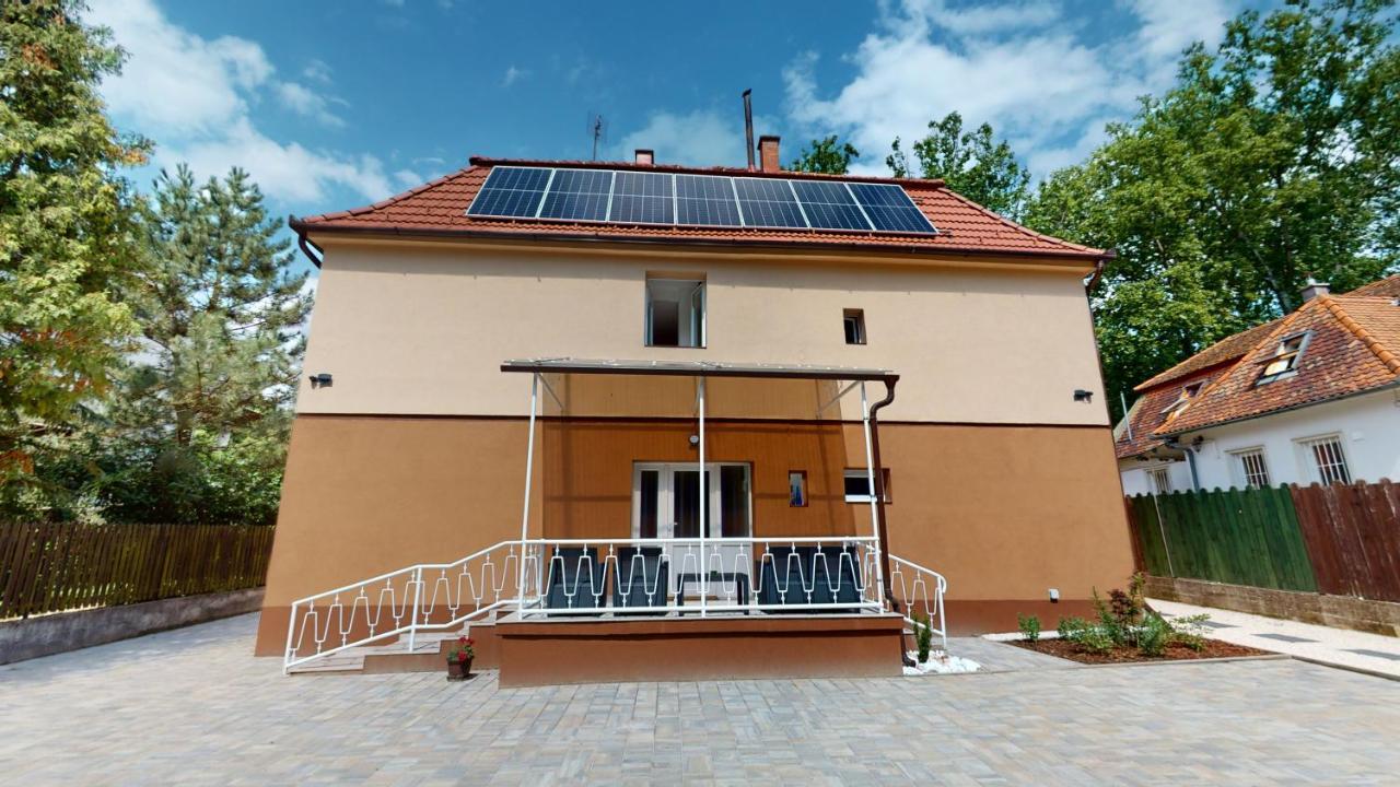 Family Apartman Μίσκολτς Εξωτερικό φωτογραφία