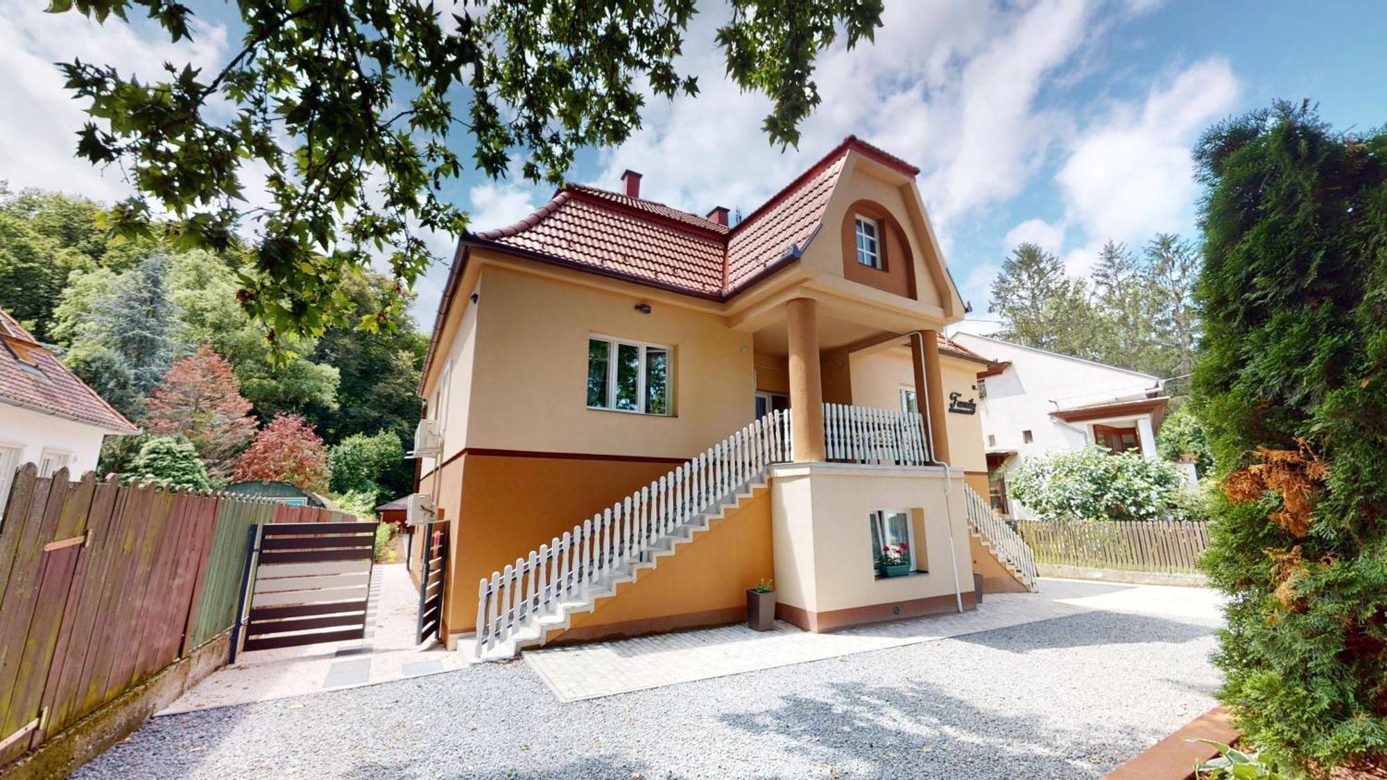 Family Apartman Μίσκολτς Εξωτερικό φωτογραφία